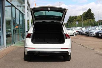 VOLKSWAGEN TIGUAN 2.0 TDI R-Line Tech SUV 5dr Diesel Manual Euro 6 (s/s) (150 ps)