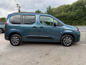 VAUXHALL Combo Life Electric 52kWh Ultimate MPV 5dr Electric Auto (7.4kW Charger) (136 ps)