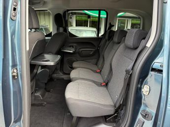 VAUXHALL Combo Life Electric 52kWh Ultimate MPV 5dr Electric Auto (7.4kW Charger) (136 ps)