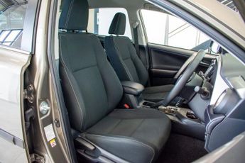 TOYOTA RAV4 2.5 VVT-h Icon Tech SUV 5dr Petrol Hybrid CVT Euro 6 (s/s) (197 