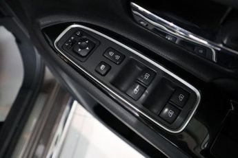 MITSUBISHI OUTLANDER 2.4h TwinMotor 13.8kWh Dynamic SUV 5dr Petrol Plug-in Hybrid CVT