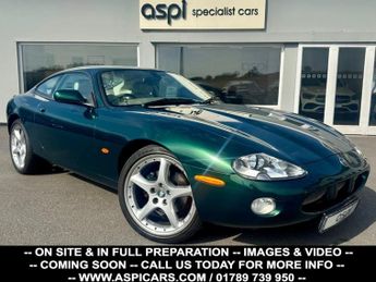 Jaguar XK 4.2 V8 XK-8 Coupe Auto (300 BHP)