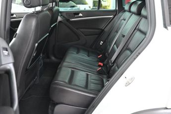 VOLKSWAGEN TIGUAN 2.0 TDI BlueMotion Tech R-Line SUV 5dr Diesel DSG 4WD Euro 5 (s/
