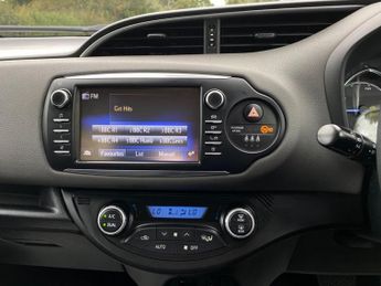TOYOTA YARIS 1.5 VVT-h Icon Tech Hatchback 5dr Petrol Hybrid E-CVT Euro 6 (s/
