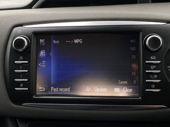 TOYOTA YARIS 1.5 VVT-h Icon Tech Hatchback 5dr Petrol Hybrid E-CVT Euro 6 (s/