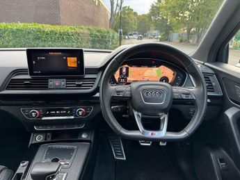 AUDI Q5 2.0 TDI 40 Black Edition SUV 5dr Diesel S Tronic quattro Euro 6