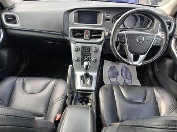 VOLVO V40 2.0 D3 Inscription Edition Hatchback 5dr Diesel Auto Euro 6 (s/s