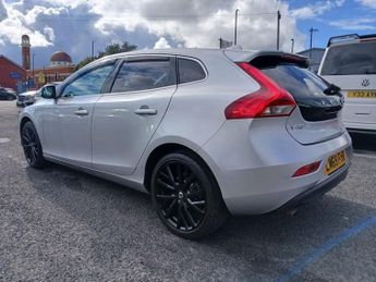 VOLVO V40 2.0 D3 Inscription Edition Hatchback 5dr Diesel Auto Euro 6 (s/s
