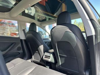 TESLA Model 3 Standard Range Plus Saloon 4dr Electric Auto RWD (241 bhp)