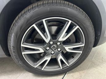 VOLVO V90 Cross Country 2.0 D4 Pro Estate 5dr Diesel Auto AWD Euro 6 (s/s) (190 ps)