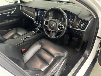 VOLVO V90 Cross Country 2.0 D4 Pro Estate 5dr Diesel Auto AWD Euro 6 (s/s) (190 ps)