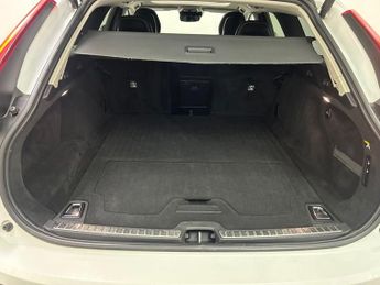 VOLVO V90 Cross Country 2.0 D4 Pro Estate 5dr Diesel Auto AWD Euro 6 (s/s) (190 ps)