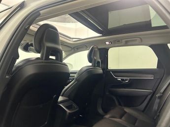 VOLVO V90 Cross Country 2.0 D4 Pro Estate 5dr Diesel Auto AWD Euro 6 (s/s) (190 ps)