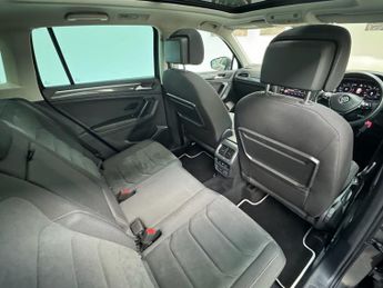 VOLKSWAGEN TIGUAN 2.0 TDI SEL SUV 5dr Diesel DSG 4Motion Euro 6 (s/s) (190 ps)
