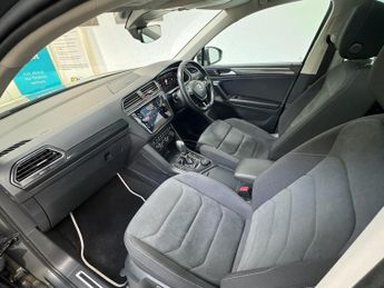VOLKSWAGEN TIGUAN 2.0 TDI SEL SUV 5dr Diesel DSG 4Motion Euro 6 (s/s) (190 ps)