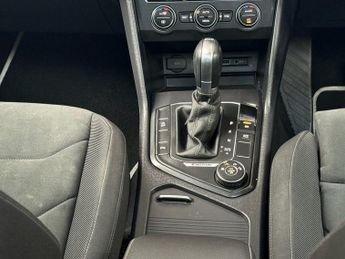 VOLKSWAGEN TIGUAN 2.0 TDI SEL SUV 5dr Diesel DSG 4Motion Euro 6 (s/s) (190 ps)