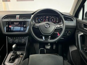 VOLKSWAGEN TIGUAN 2.0 TDI SEL SUV 5dr Diesel DSG 4Motion Euro 6 (s/s) (190 ps)