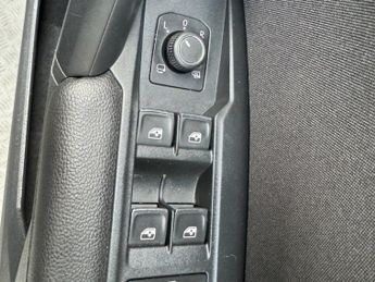 VOLKSWAGEN TIGUAN 2.0 TDI SEL SUV 5dr Diesel DSG 4Motion Euro 6 (s/s) (190 ps)