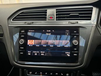 VOLKSWAGEN TIGUAN 2.0 TDI SEL SUV 5dr Diesel DSG 4Motion Euro 6 (s/s) (190 ps)