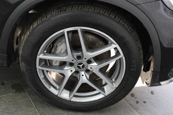MERCEDES-BENZ GLC 2.1 GLC220d AMG Line SUV 5dr Diesel G-Tronic 4MATIC Euro 6 (s/s)