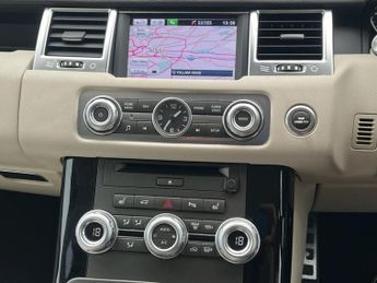 LAND ROVER RANGE ROVER SPORT 3.0 SD V6 HSE SUV 5dr Diesel Auto 4WD Euro 5 (255 bhp)