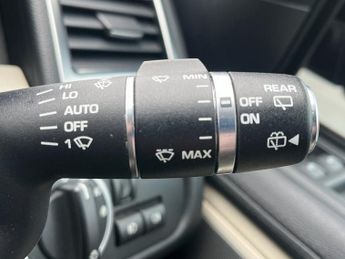 LAND ROVER RANGE ROVER SPORT 3.0 SD V6 HSE SUV 5dr Diesel Auto 4WD Euro 5 (255 bhp)