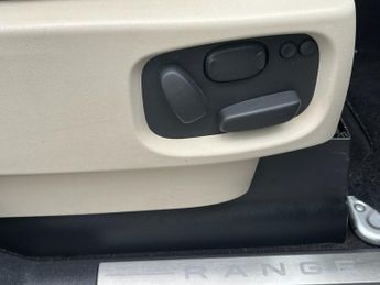 LAND ROVER RANGE ROVER SPORT 3.0 SD V6 HSE SUV 5dr Diesel Auto 4WD Euro 5 (255 bhp)