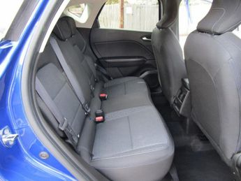 RENAULT CAPTUR 1.6 E-TECH Iconic Edition SUV 5dr Petrol Hybrid Automatic Euro 6