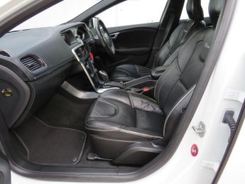 VOLVO V40 1.6 D2 R-Design Hatchback 5dr Diesel Powershift Euro 5 (s/s) (11