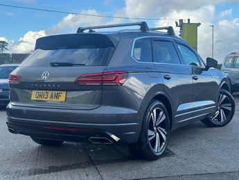 VOLKSWAGEN TOUAREG 3.0 TDI V6 R-Line Tech SUV 5dr Diesel Tiptronic 4Motion Euro 6 (