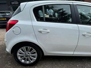 VAUXHALL CORSA 1.4 16V SE Hatchback 5dr Petrol Auto Euro 5 (100 ps)