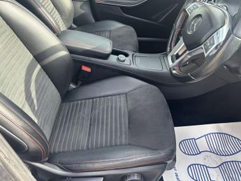 MERCEDES-BENZ GLA 2.1 GLA220 CDI AMG Line SUV 5dr Diesel 7G-DCT Euro 6 (s/s) (170 