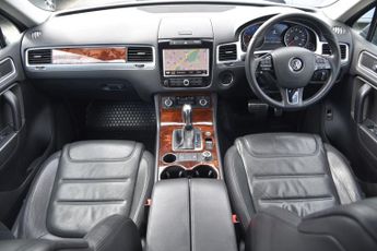 VOLKSWAGEN TOUAREG 3.0h TSI V6 Hybrid SUV 5dr Petrol Hybrid Tiptronic 4WD Euro 5 (s