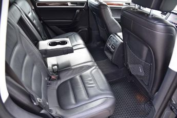 VOLKSWAGEN TOUAREG 3.0h TSI V6 Hybrid SUV 5dr Petrol Hybrid Tiptronic 4WD Euro 5 (s