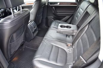 VOLKSWAGEN TOUAREG 3.0h TSI V6 Hybrid SUV 5dr Petrol Hybrid Tiptronic 4WD Euro 5 (s