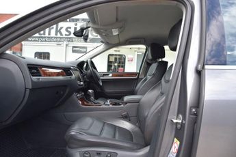 VOLKSWAGEN TOUAREG 3.0h TSI V6 Hybrid SUV 5dr Petrol Hybrid Tiptronic 4WD Euro 5 (s