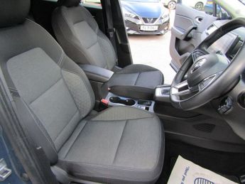 RENAULT CAPTUR 1.6 E-TECH evolution SUV 5dr Petrol Hybrid Automatic Euro 6 (s/s