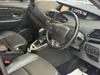 RENAULT SCENIC 1.5 dCi Dynamique TomTom MPV 5dr Diesel EDC Euro 5 (110 ps)