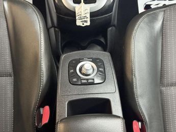 RENAULT SCENIC 1.5 dCi Dynamique TomTom MPV 5dr Diesel EDC Euro 5 (110 ps)