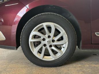 RENAULT SCENIC 1.5 dCi Dynamique TomTom MPV 5dr Diesel EDC Euro 5 (110 ps)