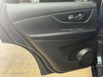 NISSAN X-TRAIL 1.6 dCi Tekna SUV 5dr Diesel XTRON Euro 6 (s/s) (130 ps)