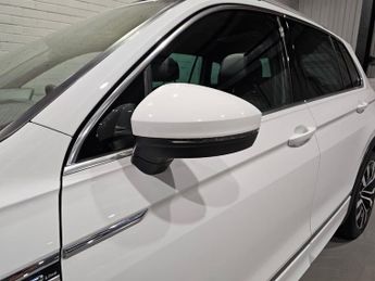 VOLKSWAGEN TIGUAN 1.5 TSI EVO R-Line Tech SUV 5dr Petrol DSG Euro 6 (s/s) (150 ps)