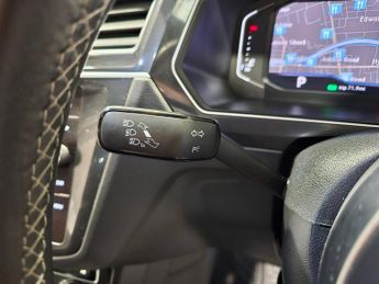 VOLKSWAGEN TIGUAN 1.5 TSI EVO R-Line Tech SUV 5dr Petrol DSG Euro 6 (s/s) (150 ps)