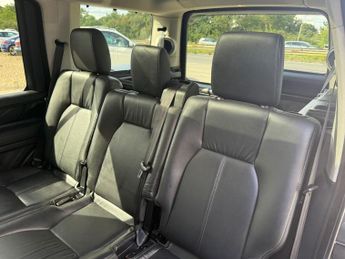 LAND ROVER DISCOVERY 4 3.0 SD V6 Landmark SUV 5dr Diesel Auto 4WD Euro 6 (s/s) (256 bhp