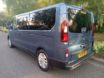 RENAULT TRAFIC 2.0 dCi ENERGY 30 Sport Nav Minibus Double Cab 5dr Diesel EDC LW
