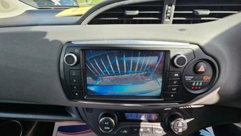 TOYOTA YARIS 1.5 VVT-h Icon Hatchback 5dr Petrol Hybrid E-CVT Euro 6 (101 ps)
