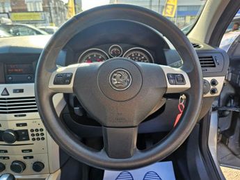 VAUXHALL ASTRA 1.8i 16v Club Hatchback 5dr Petrol Automatic (187 g/km, 138 bhp)