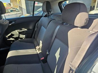 VAUXHALL ASTRA 1.8i 16v Club Hatchback 5dr Petrol Automatic (187 g/km, 138 bhp)