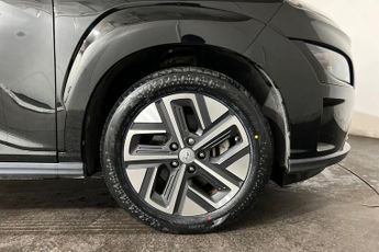 HYUNDAI KONA 39kWh SE Connect SUV 5dr Electric Auto (10.5kW Charger) (136 ps)