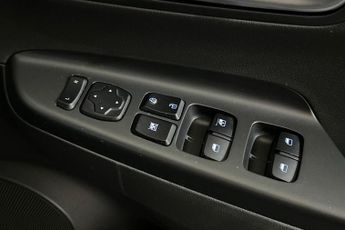 HYUNDAI KONA 39kWh SE Connect SUV 5dr Electric Auto (10.5kW Charger) (136 ps)